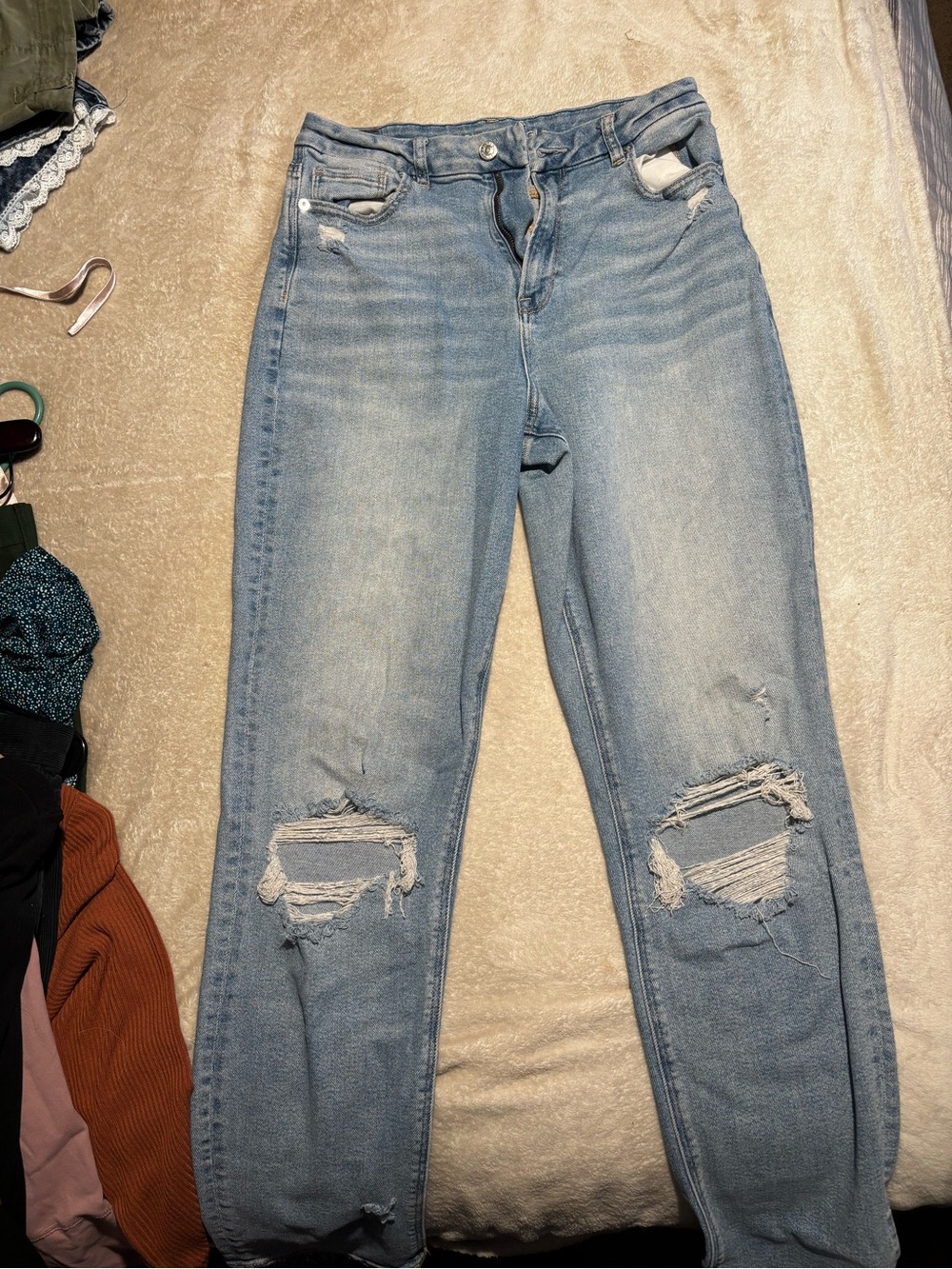 American Eagle Outfitters Light Wash Distressed Boyfriend Jeans 10 LONG